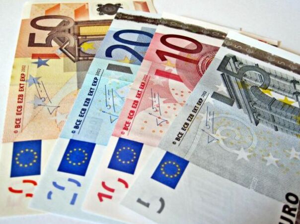 為什么香港公司開戶要通過中介？